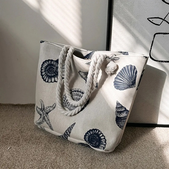 Handbags - Womens Large Seashell Print Zipper Tote Bag
